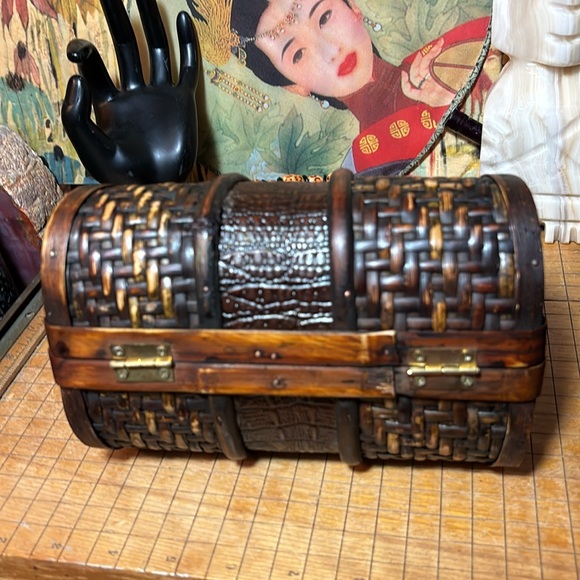 Rustic Rattan Wicker Wood Purse Box Wildcat Bead Handle 8”Hx7.25”Lx4.75”W Felt - Picture 8 of 15